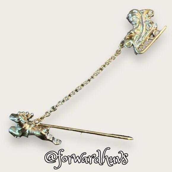 Vintage 1983 Avon Gold Tone Santa Sleigh and Reindeer Stick Pin - Picture 4 of 12